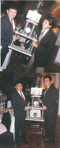 Rafael Sokey, Jesús Ocegueda y Ricardo Sokey posando con el trofeo de Liga 1992-1993