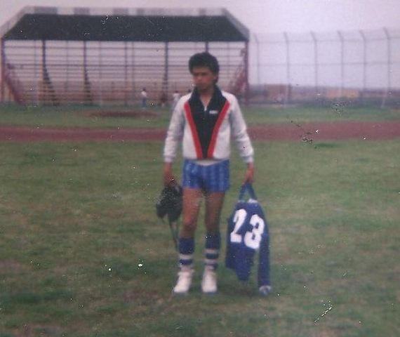 Rafael Sokey en el Estadio de la entonces recien Inaugurada Deportiva de Iztapalapa