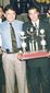 Rafael Sokey y el Arbitro Internacional Armando Archundia recibiendo el trofeo de campeón de campeones 1997